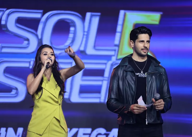 Lincia Rosario hosting Lincia Rosario x Siddharth Malhotra - Savsol Launch — Celebrity